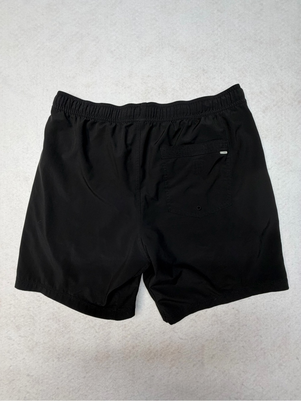 Vuori Men's Kore Shorts 7” Lined with White Drawstring - Picture 2 of 8